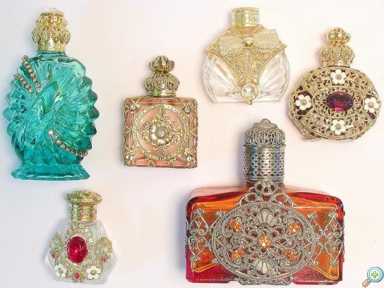 Flakony - lahvičky na parfémy, vonné olejíčky